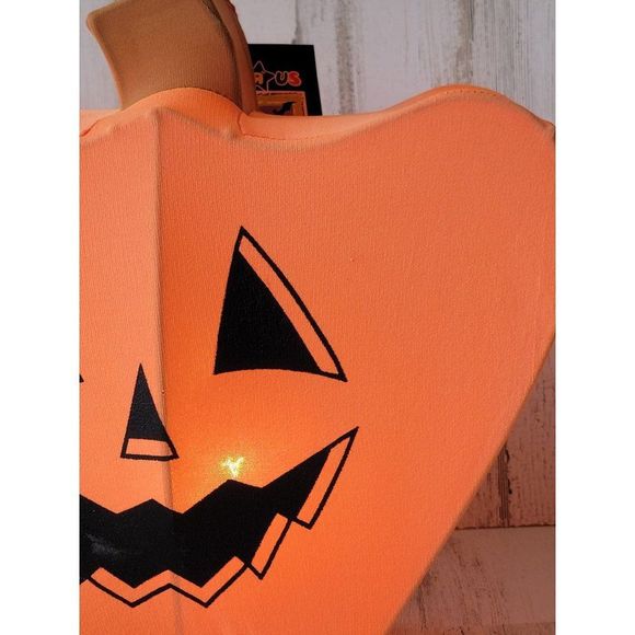 Toys R Us festive luminary pumpkin Halloween home decor - Picture 4 of 11